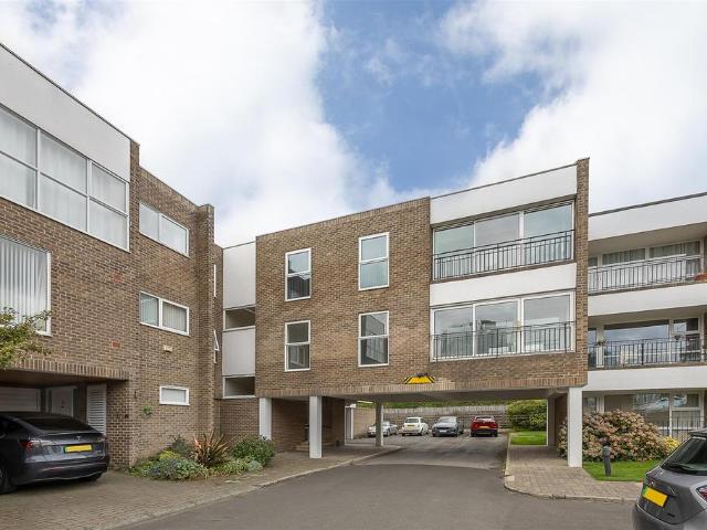 4 bedroom flat for sale
