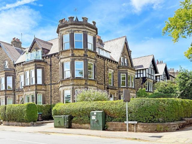 4 bedroom flat for sale