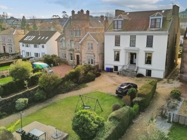4 bedroom flat for sale