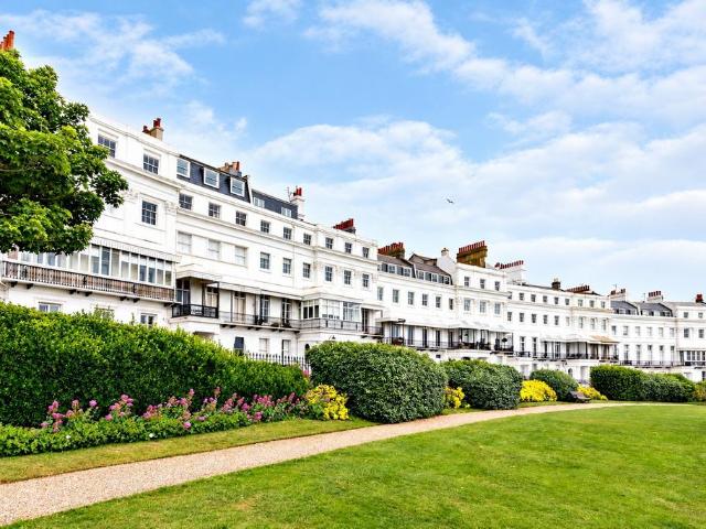 4 bedroom flat for sale