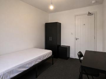 4 bedroom flat for sale