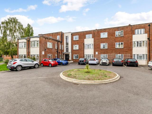 4 bedroom flat for sale