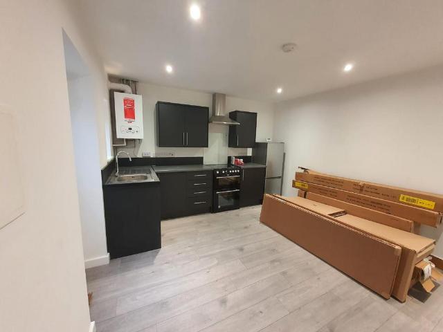 4 bedroom flat for sale