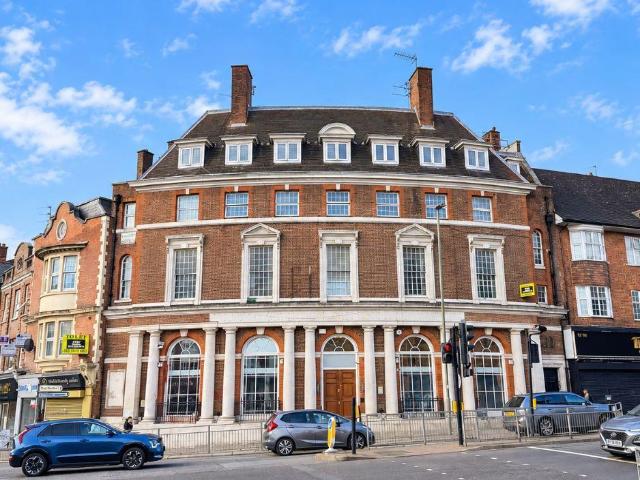 4 bedroom flat for sale