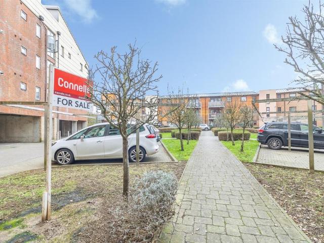 4 bedroom flat for sale