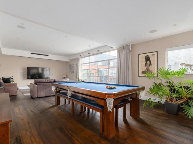 4 bedroom flat for sale