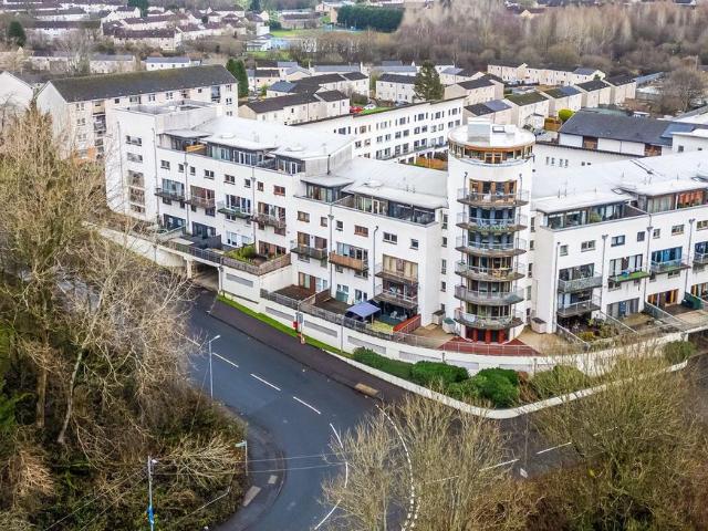 4 bedroom flat for sale