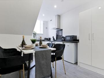 4 bedroom flat for sale