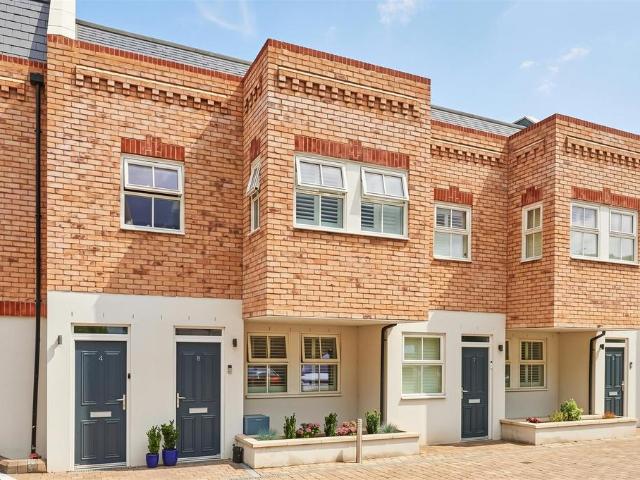 4 bedroom flat for sale
