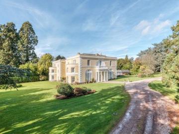 4 bedroom flat for sale