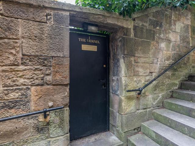 4 bedroom flat for sale