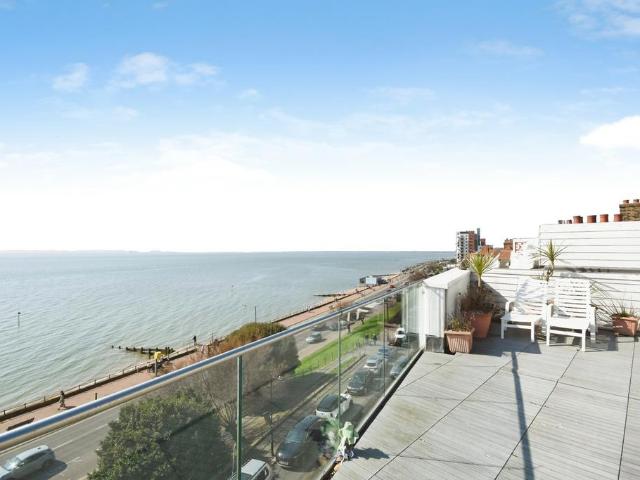 4 bedroom flat for sale