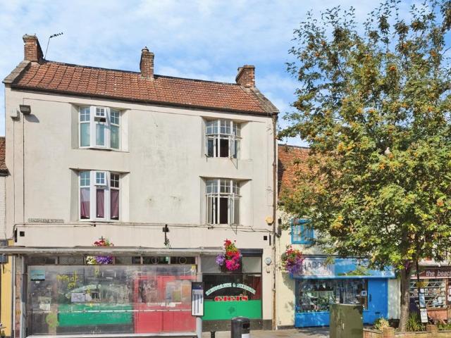 4 bedroom flat for sale