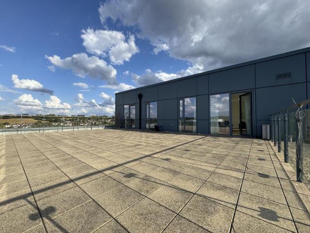 4 bedroom flat for sale