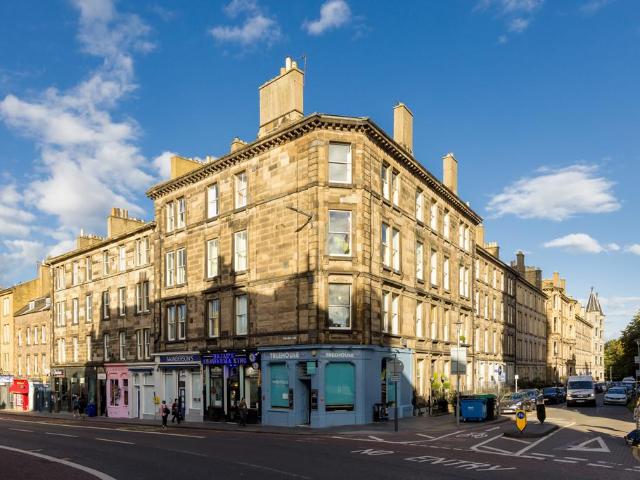 4 bedroom flat for sale