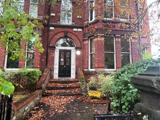 4 bedroom flat for sale
