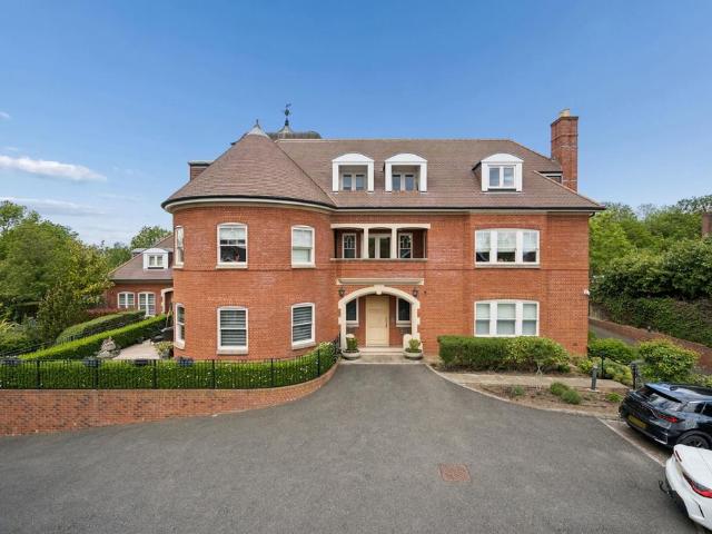 4 bedroom flat for sale