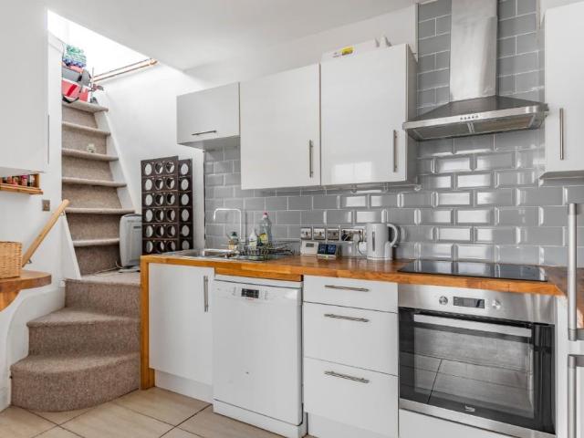 4 bedroom flat for sale