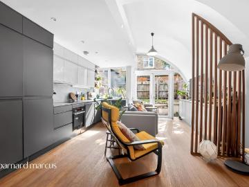 4 bedroom flat for sale
