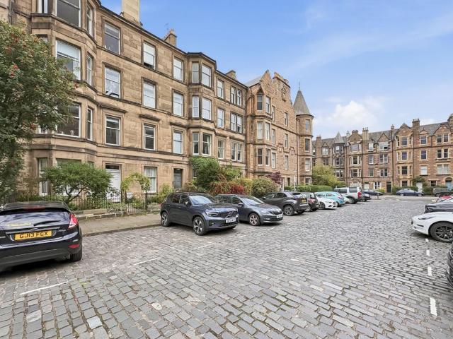 4 bedroom flat for sale