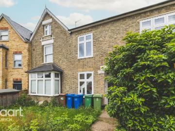 4 bedroom flat for sale