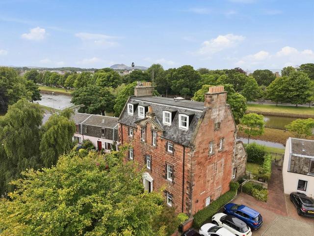 4 bedroom flat for sale