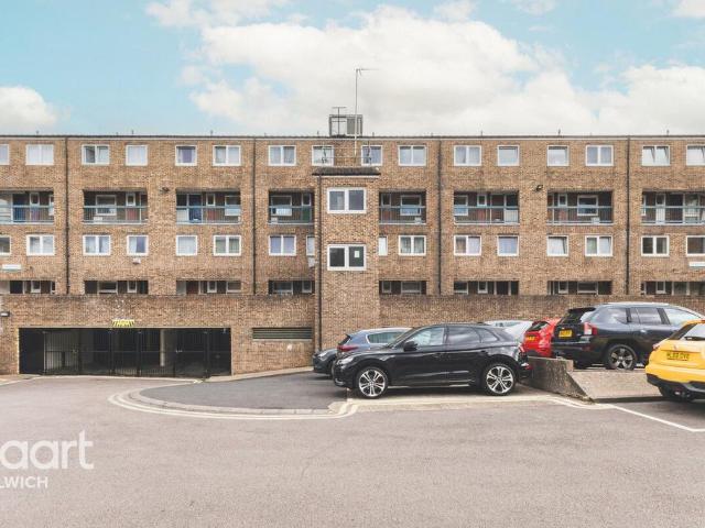 4 bedroom flat for sale