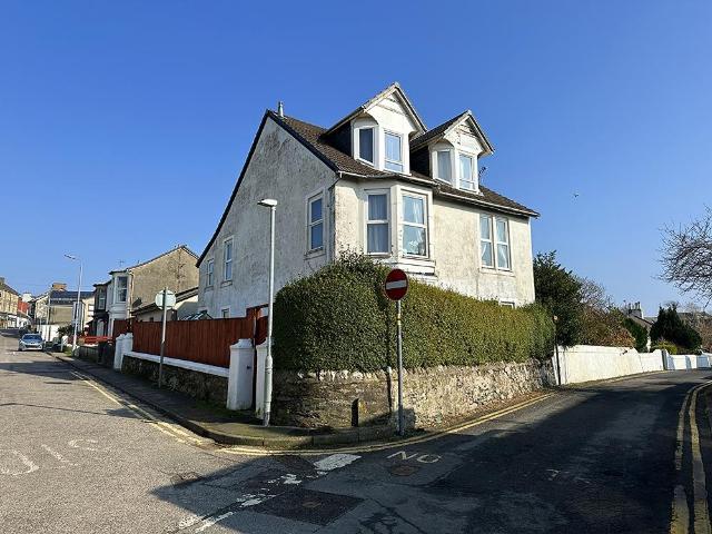 4 bedroom flat for sale