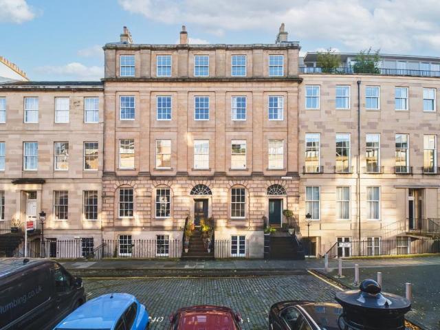 4 bedroom flat for sale