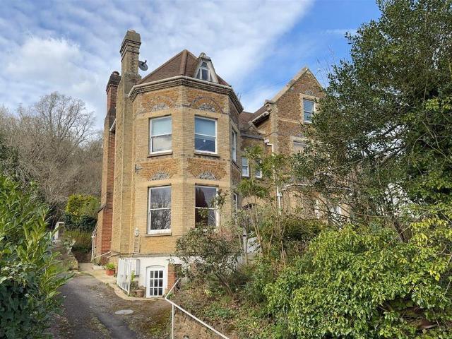 4 bedroom flat for sale