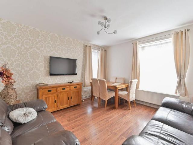 4 bedroom flat for sale