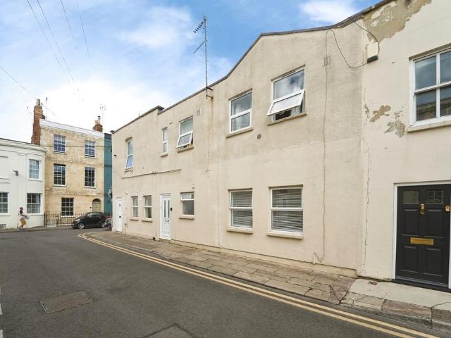 4 bedroom flat for sale
