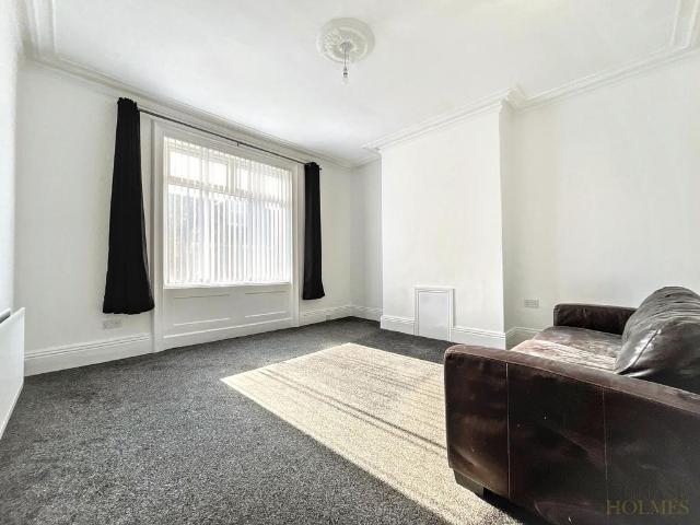 4 bedroom flat for sale