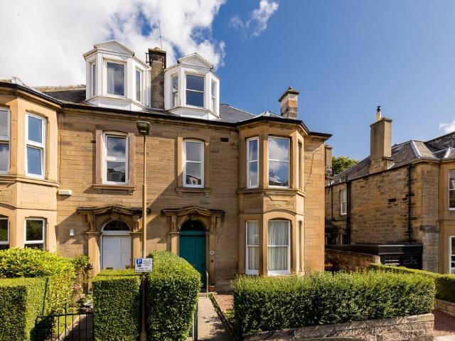 4 bedroom flat for sale