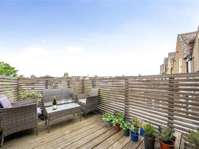 4 bedroom flat for sale