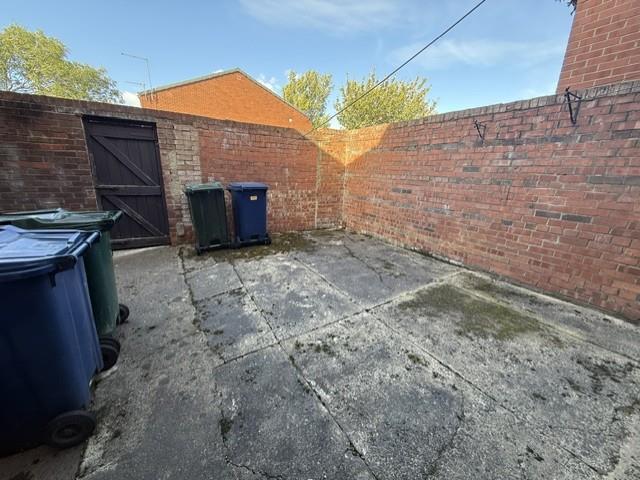 4 bedroom flat for sale