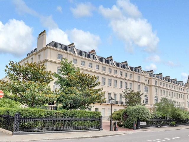 4 bedroom flat for sale
