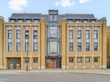 4 bedroom flat for sale