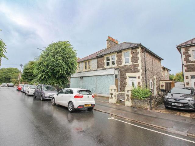 4 bedroom flat for sale