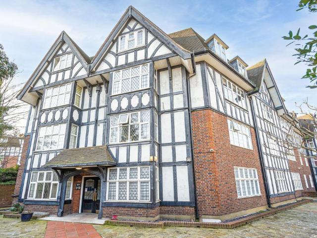 4 bedroom flat for sale