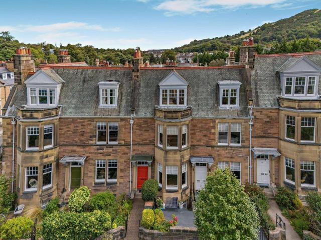 4 bedroom flat for sale
