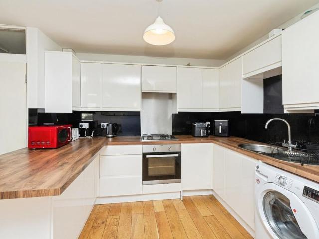 4 bedroom flat for sale