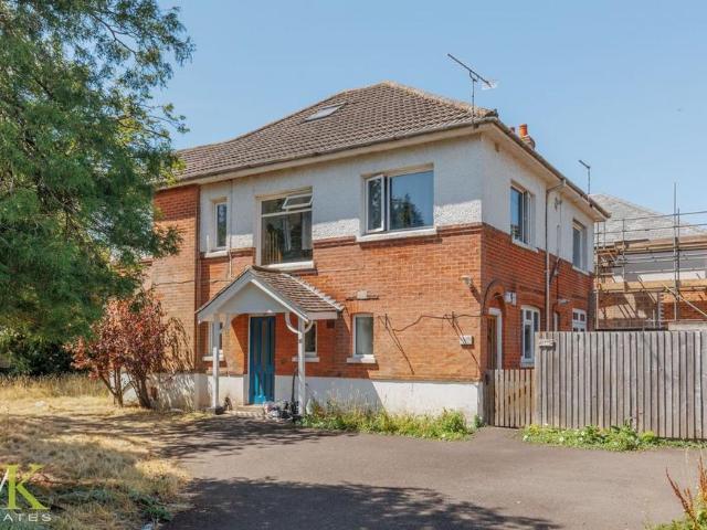 4 bedroom flat for sale