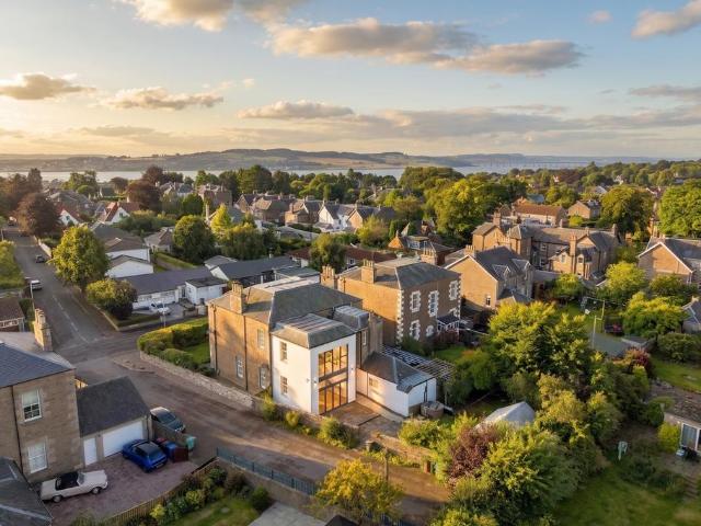 5 bedroom flat for sale