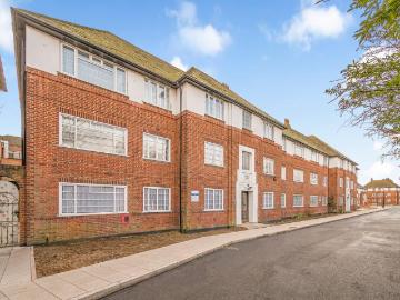 4 bedroom flat for sale