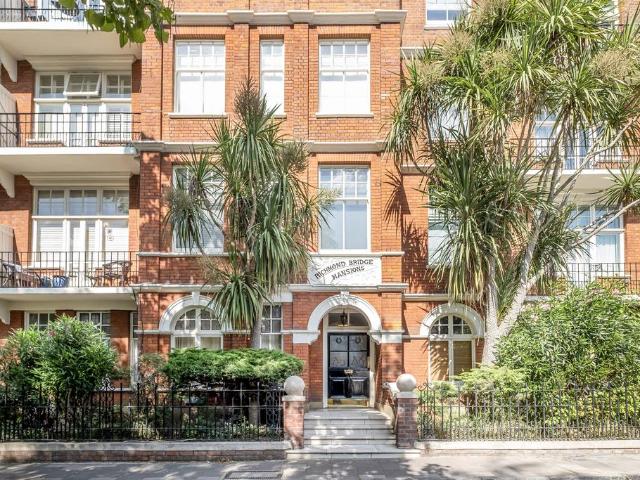 4 bedroom flat for sale
