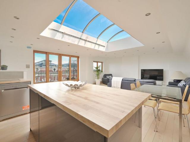 4 bedroom flat for sale