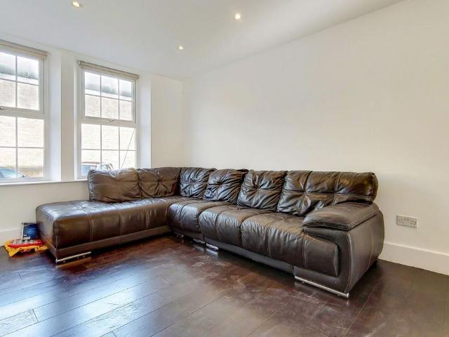 4 bedroom flat for sale
