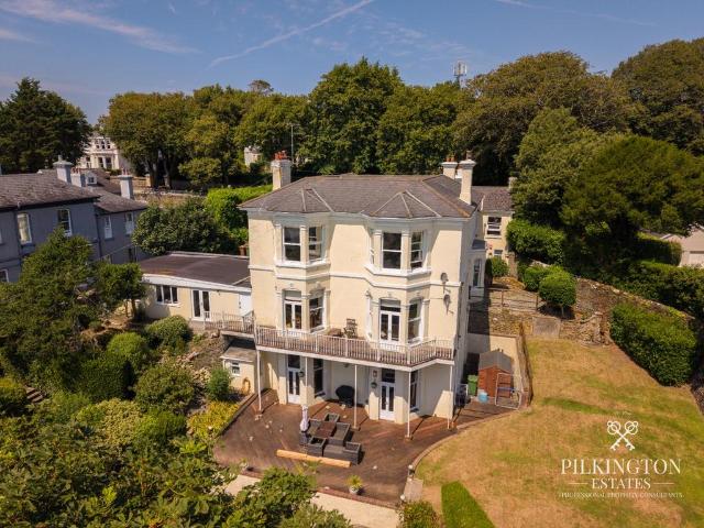 4 bedroom flat for sale