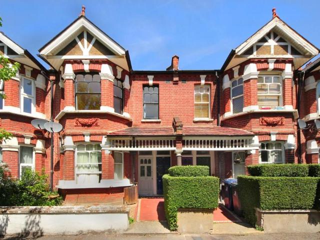 4 bedroom flat for sale